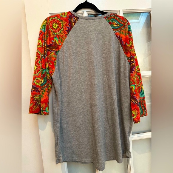 LuLaRoe Randy Baseball Raglan Sleeve Top Paisley Floral Plus Size 2X - Picture 5 of 10